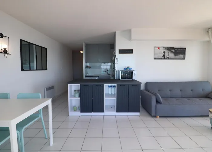Appartement 50M² Avec Terrasse Panoramique A Sete - Fr-1-472A-240 *