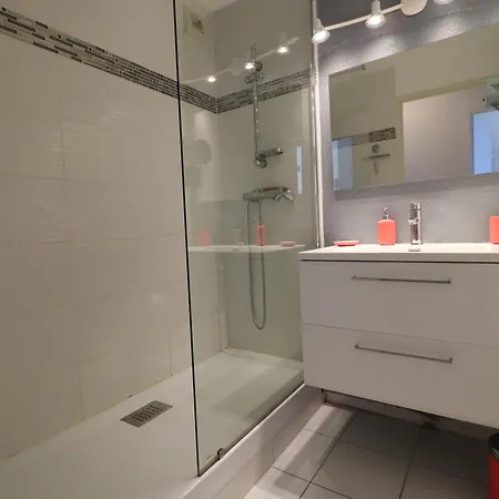 Appartement 50M² Avec Terrasse Panoramique A Sete - Fr-1-472A-240 Sète