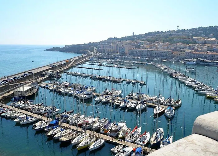 Apartment Appartement 50M² Avec Terrasse Panoramique A Sete - Fr-1-472A-240 Sète